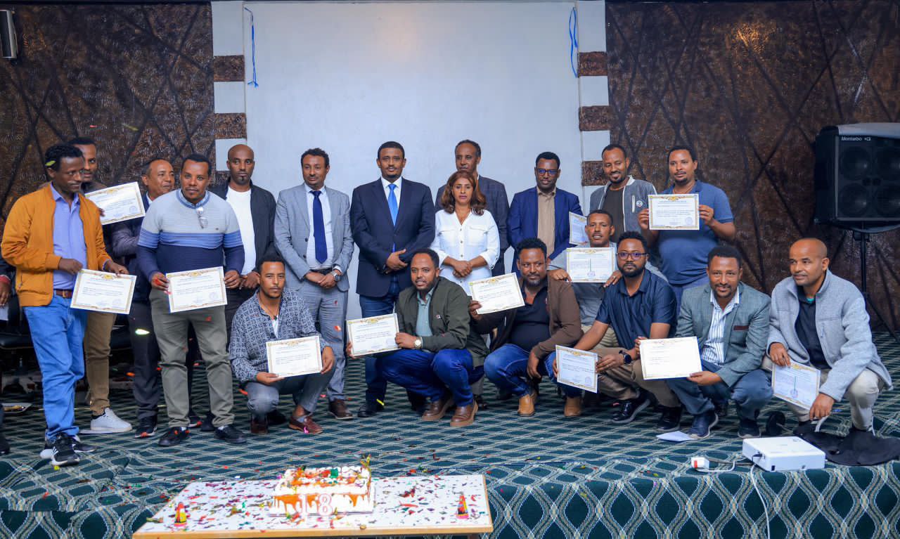 በአማራ ብሔራዊ ክልላዊ  መንግስት የስራና ስልጠና ቢሮ  የደብረ ብርሃን ፖሊ ቴክኒክ ኮሌጅ ባመጣዉ አመርቂ ዉጤት የእዉቅና የምስክር ወረቀት አበረከተ                                                          