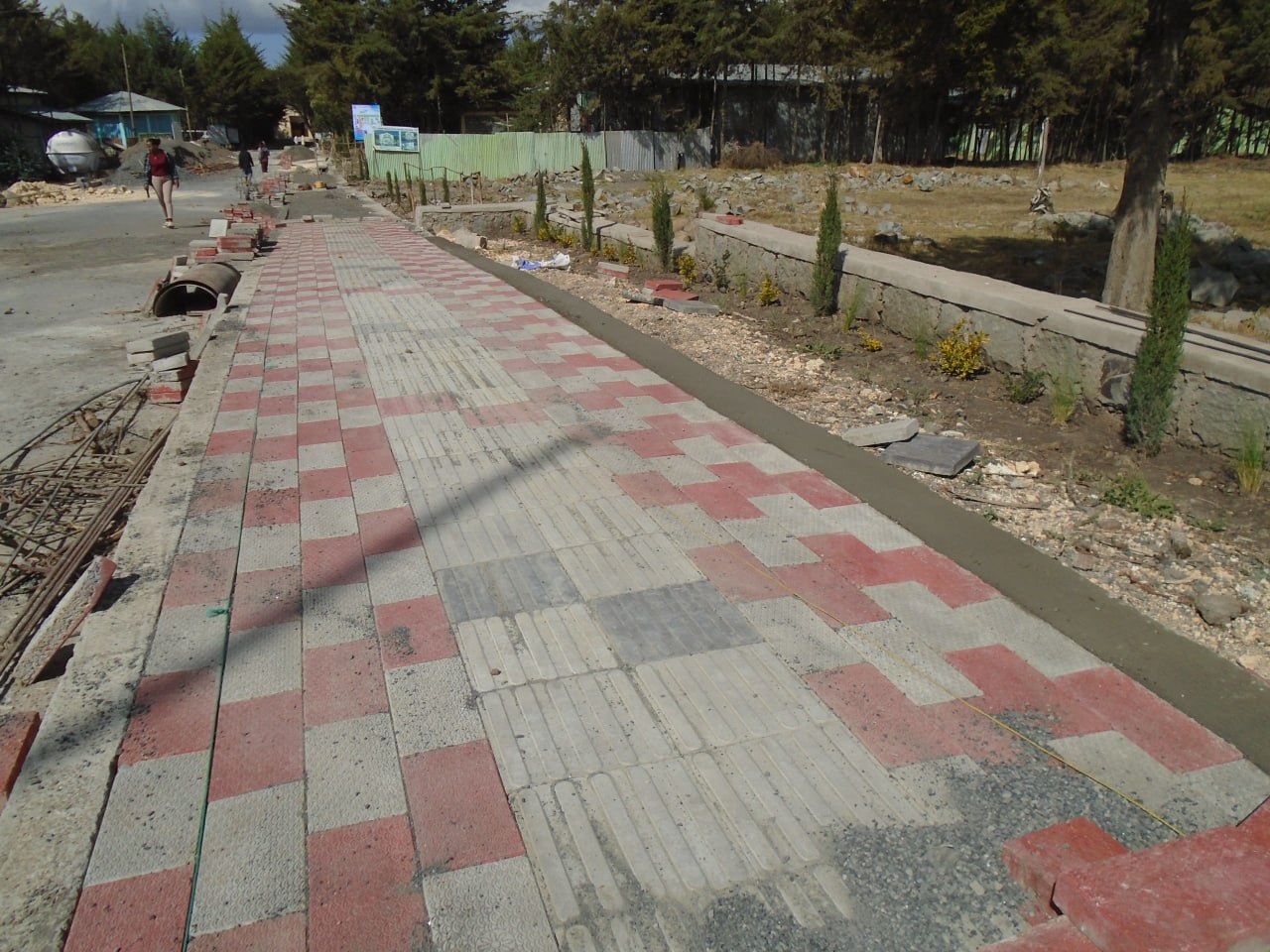 Notice image for  የደብረ ብርሃን ፖሊ ቴክኒክ ኮሌጅ የቴራዞን ማምረቻ ቴክኖሎጁ በኮሌጁ መምህራን ተሰርቶ ቴራዞን በማምረት በቅጥር ግቢዉ ዉስጥ እያነጠፈ ይገኛል