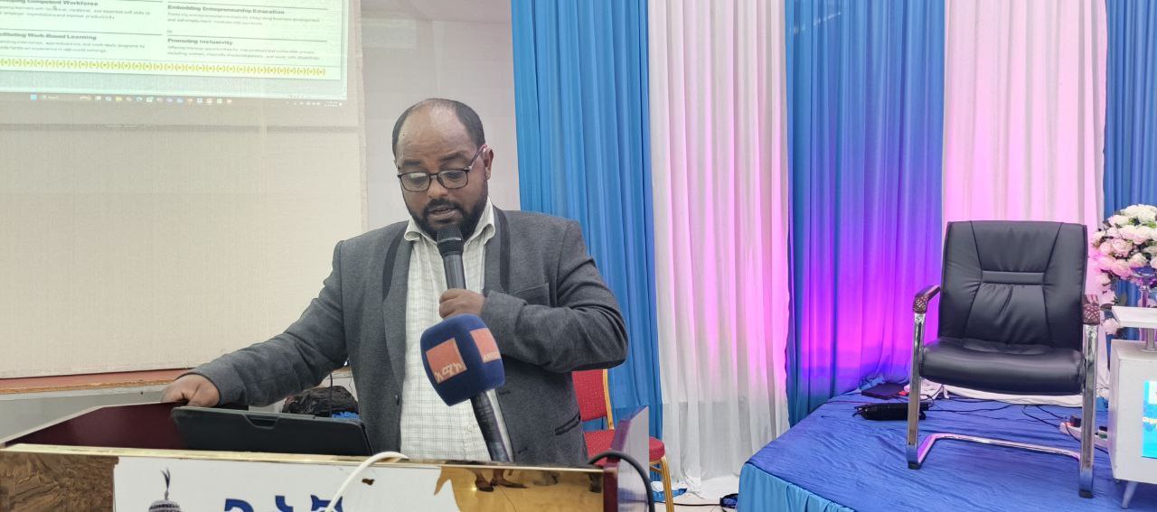 Notice image for  በደብረ ብርሃን ፖሊ ቴክኒክ ኮሌጅና ደብረ ብርሃን ከተማ ስር የሚገኙ ኢንዱስትሪዎች በትብብር ለመስራት የሚያስችል የጋራ ውይይት ተካሄደ፡፡