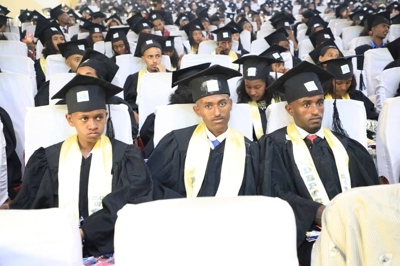 Notice image for  የደብረ ብርሃን ፖሊ ቴክኒክ ኮልጅ በ7 የሙያ ዘርፎች ያሰለጠናቸውን 6 መቶ 33 ተማሪዎች እያስመሰቀ ነው።