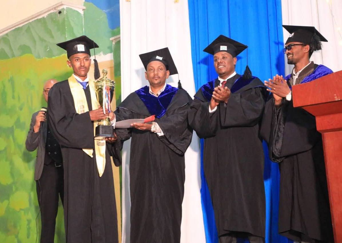 Notice image for  የደብረ ብርሃን ፖሊ ቴክኒክ ኮልጅ በ7 የሙያ ዘርፎች ያሰለጠናቸውን 6 መቶ 33 ተማሪዎች እያስመሰቀ ነው።