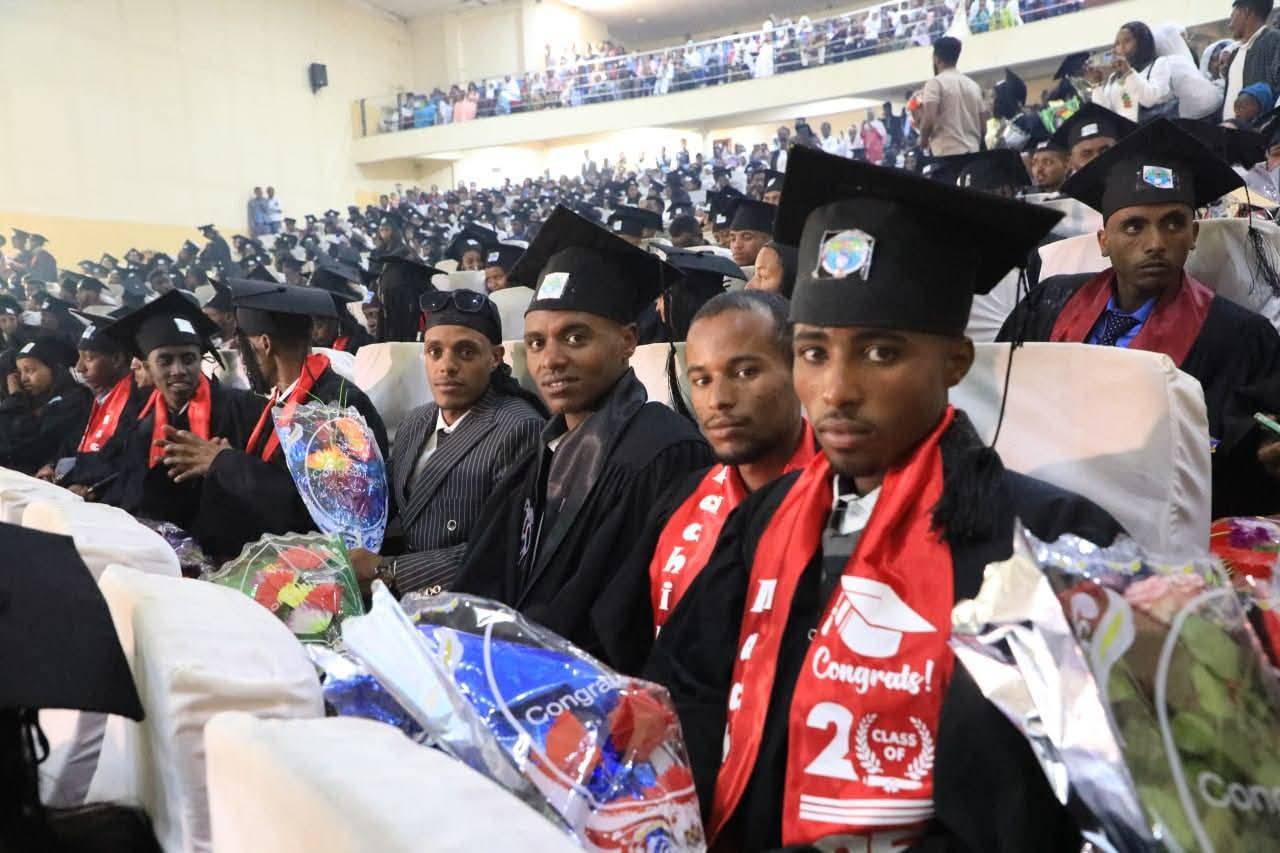 Notice image for  የደብረ ብርሃን ፖሊ ቴክኒክ ኮልጅ በ7 የሙያ ዘርፎች ያሰለጠናቸውን 6 መቶ 33 ተማሪዎች እያስመሰቀ ነው።